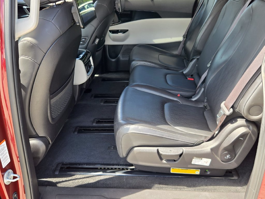 Used 2022 Kia Carnival SX FWD image 11