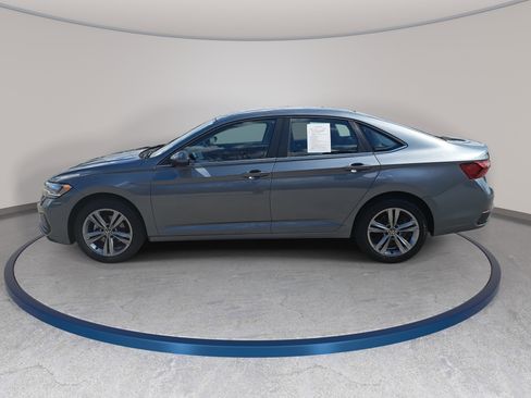 Used 2022 Volkswagen Jetta SE image 8