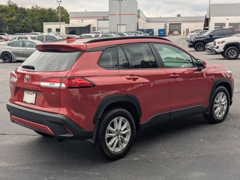 Used 2024 Toyota Corolla Cross LE w/ Moonroof Package image 7