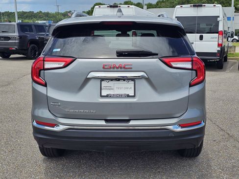 Used 2024 GMC Terrain SLT FWD image 10