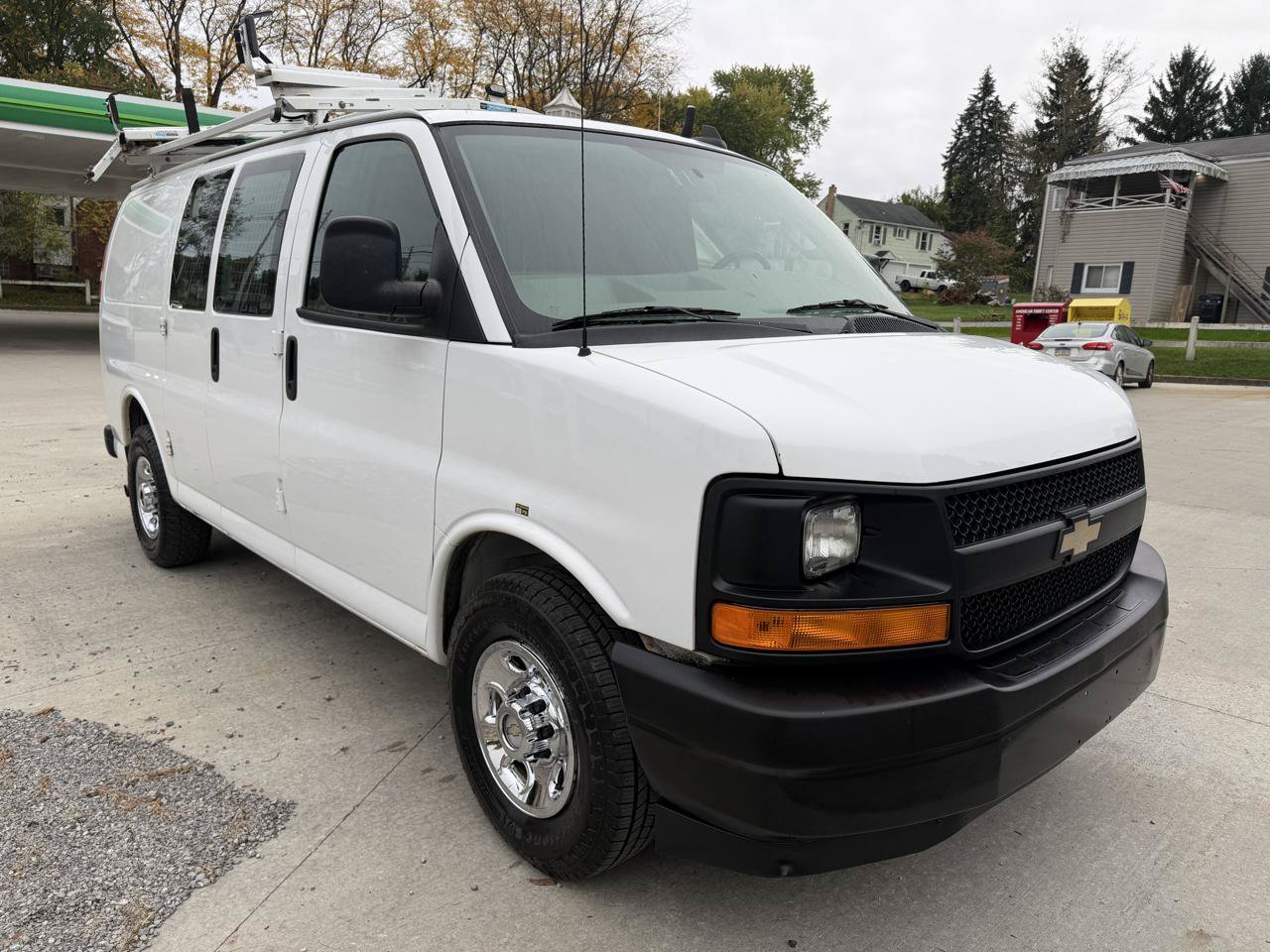 Used 2017 Chevrolet Express 2500 RWD image 8