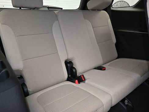 Used 2022 Chevrolet Traverse LS image 37