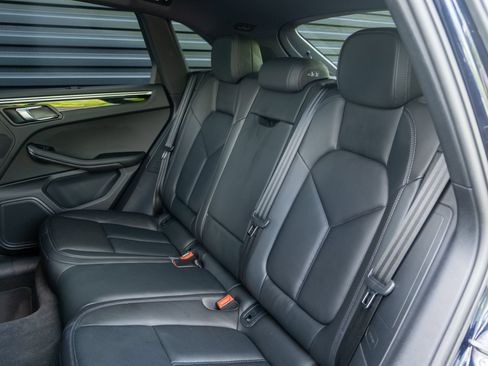 Certified 2023 Porsche Macan S AWD/4WD image 37