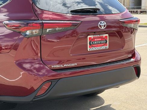 Certified 2025 Toyota Highlander XLE image 6