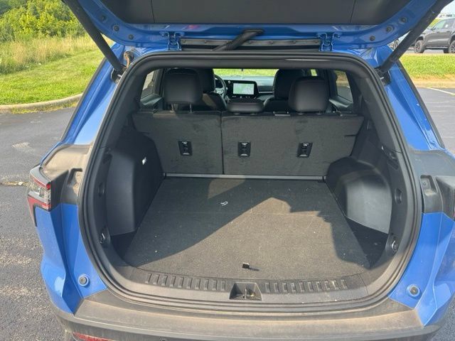 Used 2025 Chevrolet Equinox RS w/ Safety and Technology Package FWD image 12
