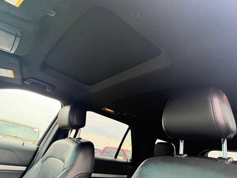 Used 2017 Ford Explorer XLT w/ Equipment Group 202A AWD/4WD image 8