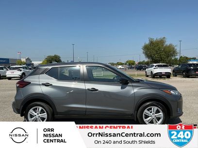 New 2025 Nissan Kicks Play S
