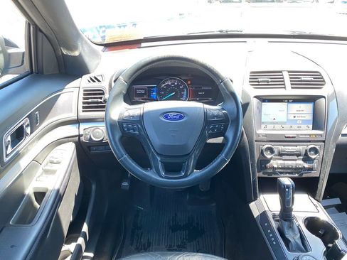 Used 2017 Ford Explorer XLT w/ Equipment Group 202A AWD/4WD image 19