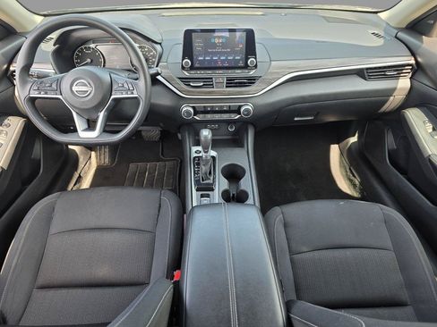 Used 2025 Nissan Altima 2.5 SV AWD/4WD image 9