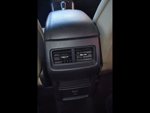 Used 2016 Ford Edge SEL image 28