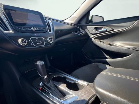 Used 2018 Chevrolet Malibu LT w/ True North Edition FWD image 46