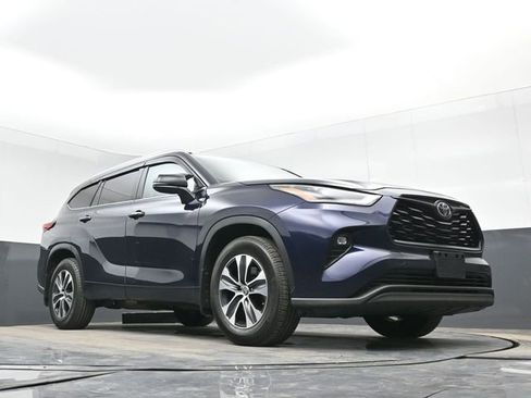 Used 2022 Toyota Highlander XLE image 42
