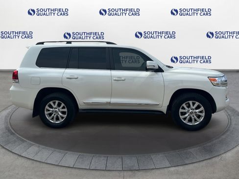 Used 2018 Toyota Land Cruiser image 8