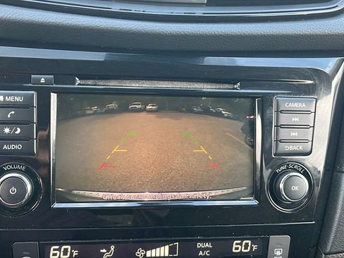 Used 2020 Nissan Rogue SV FWD image 17