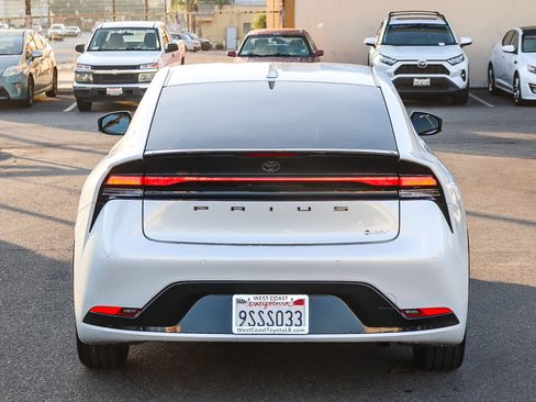 Certified 2025 Toyota Prius XLE image 8