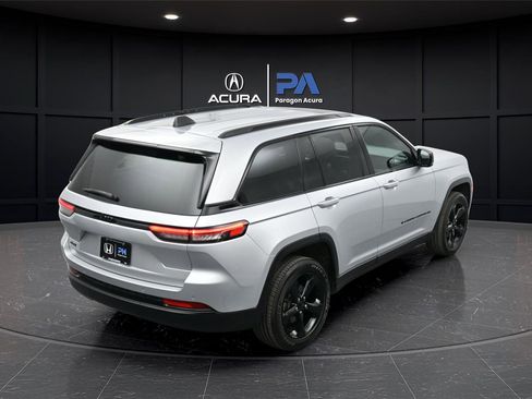 Used 2025 Jeep Grand Cherokee Altitude AWD/4WD image 35