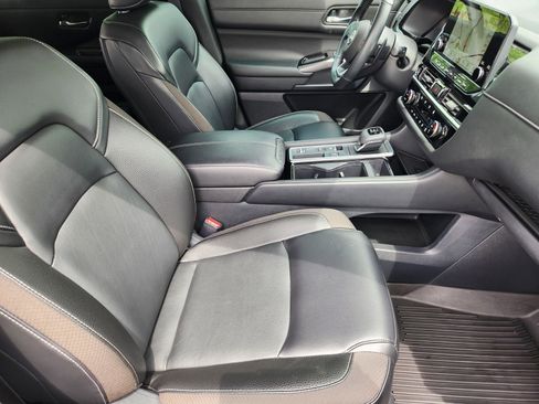 Used 2023 Nissan Pathfinder SL w/ SL Premium Package image 12