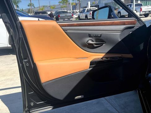 Used 2024 Lexus ES 300h w/ Premium Package image 22