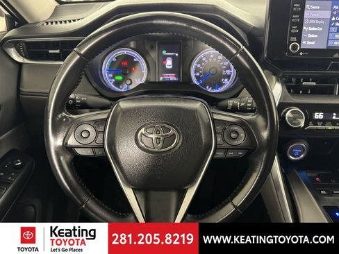 Certified 2021 Toyota Venza LE image 29