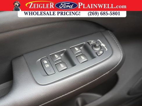 Used 2023 Volvo S60 T8 Plus image 29