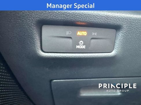 New 2025 Volkswagen Tiguan SE image 22