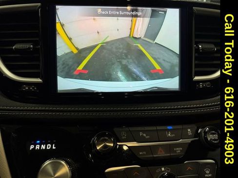 Used 2024 Chrysler Pacifica Touring-L image 15