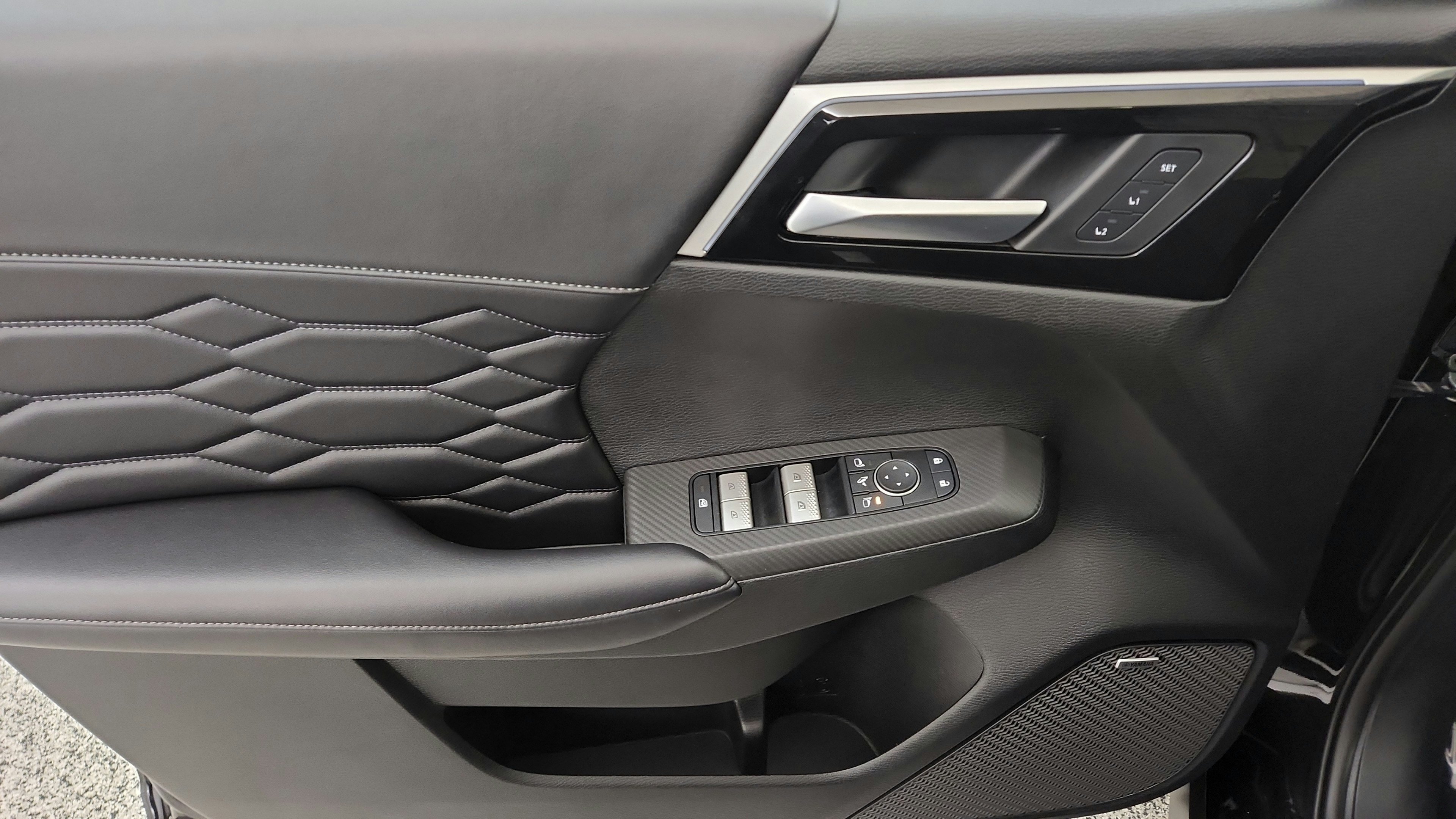 Used 2025 Mitsubishi Outlander AWD image 19
