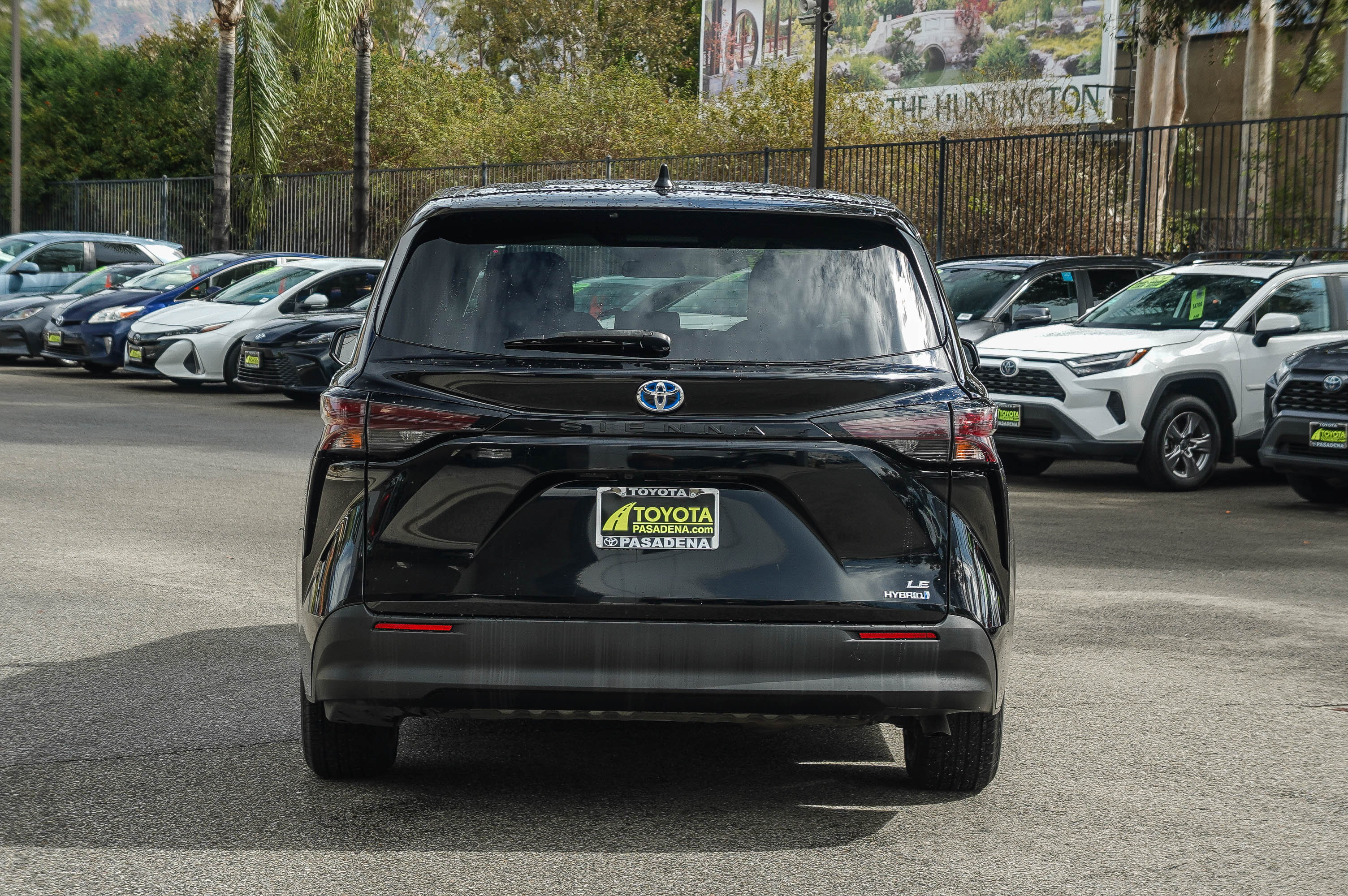 Used 2023 Toyota Sienna LE FWD image 5