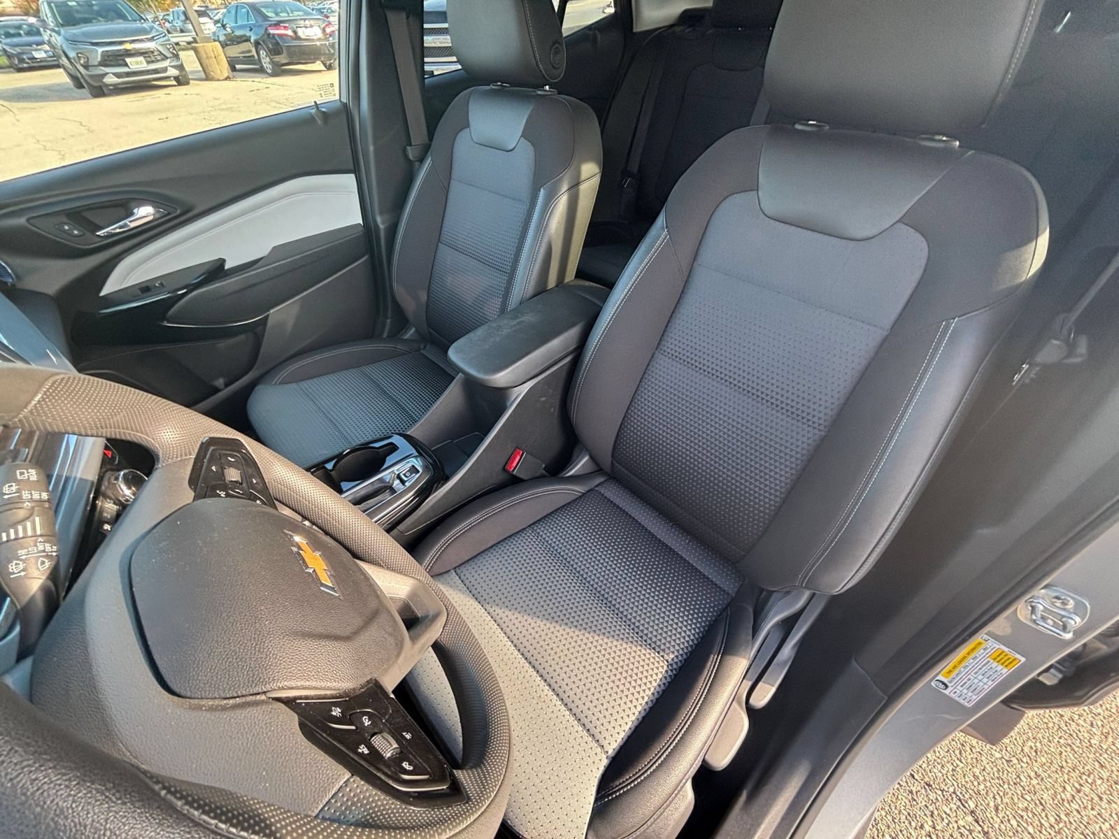 Used 2025 Chevrolet Trax LT FWD image 34