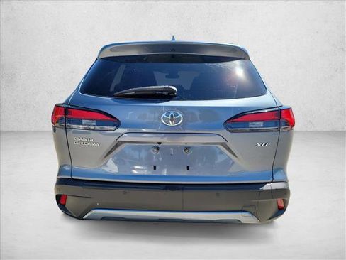 Used 2022 Toyota Corolla Cross XLE w/ Convenience Package image 6