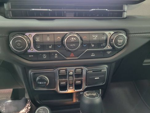 New 2026 Jeep Wrangler Unlimited Sahara w/ Whitecap Package AWD/4WD image 15