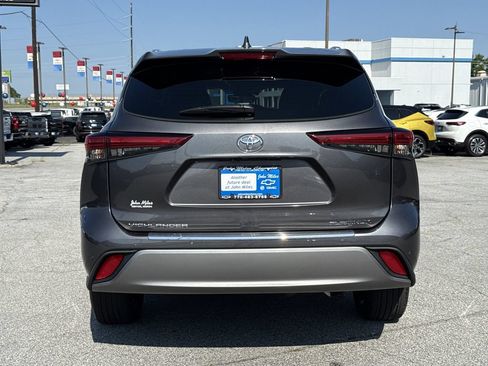 Used 2023 Toyota Highlander Platinum FWD image 31