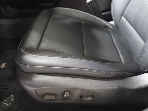 Used 2026 Chevrolet Equinox EV LT w/ Convenience Package II FWD image 24