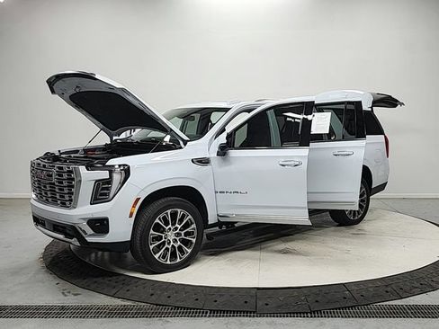 Used 2026 GMC Yukon XL Denali w/ Sun & Power Step Package AWD/4WD image 11