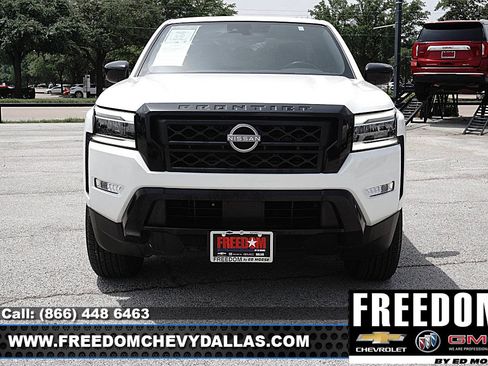 Used 2023 Nissan Frontier SV w/ Midnight Edition Package RWD image 2