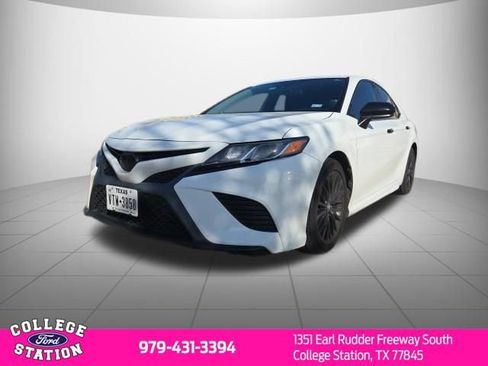 Used 2020 Toyota Camry SE FWD image 3