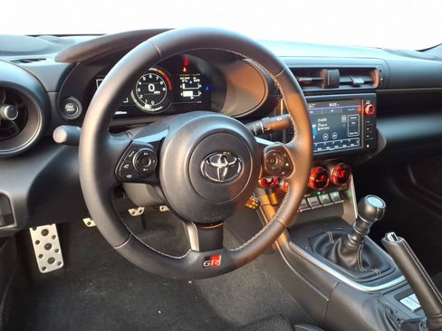 Used 2025 Toyota GR86 Premium w/ ALL Weather Mat Package (TMS) RWD image 12