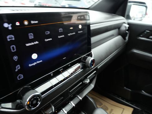 Used 2023 Chevrolet Colorado W/T image 12