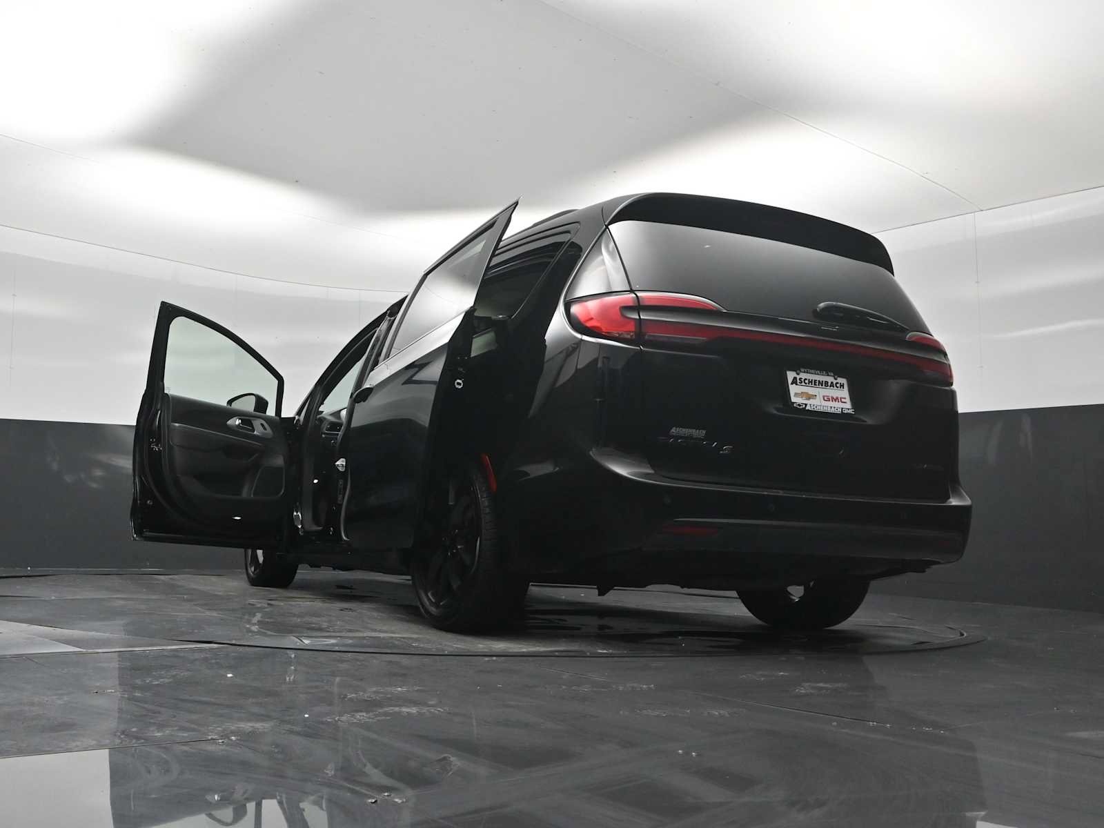 Used 2025 Chrysler Pacifica Limited FWD image 31