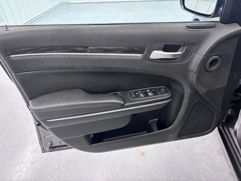 Used 2015 Chrysler 300 Limited RWD image 37