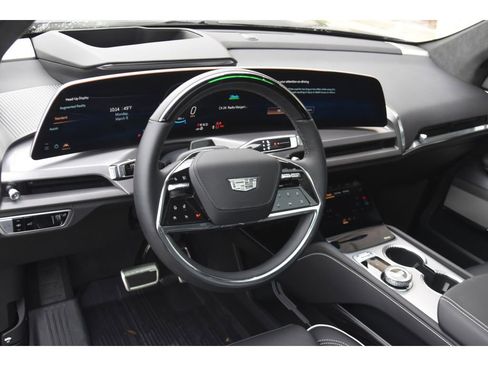 Certified 2026 Cadillac Vistiq Platinum image 13