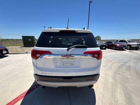 Used 2017 GMC Acadia SLT FWD image 3