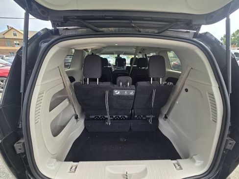 Used 2017 Chrysler Pacifica LX FWD image 38