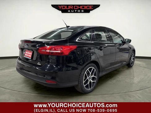 Used 2018 Ford Focus SE w/ SE Appearance Package image 5