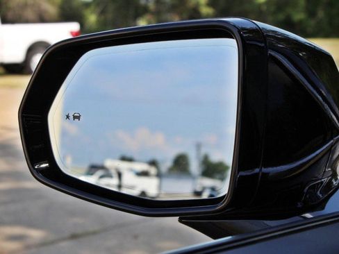 Used 2023 Cadillac XT6 Luxury image 40