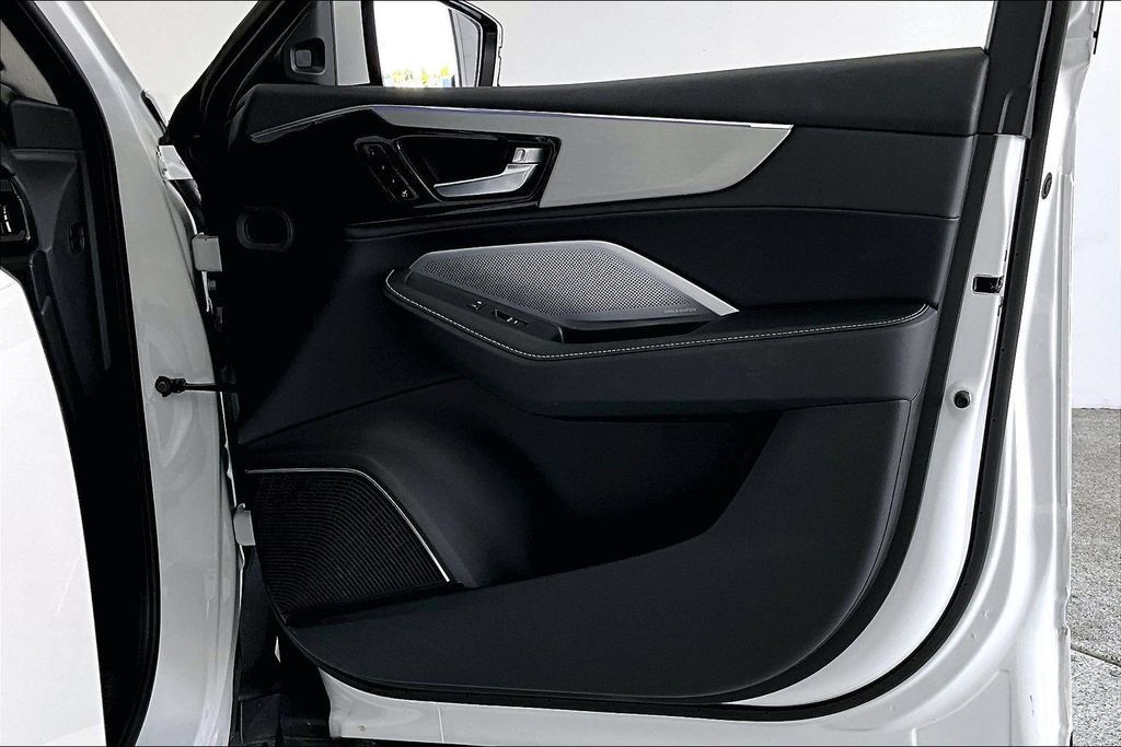 Certified 2026 Acura MDX w/ Technology Package FWD image 23