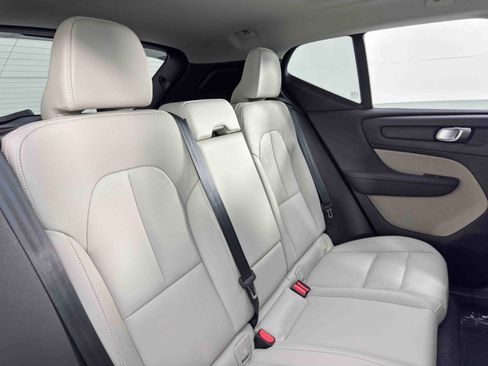 Used 2024 Volvo XC40 B5 Ultimate w/ Protection Package Premier image 42