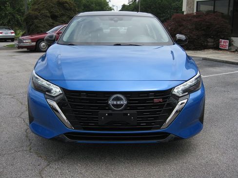 Used 2024 Nissan Sentra SR w/ SR Premium Package FWD image 2