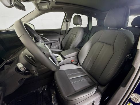 Certified 2025 Audi Q5 2.0T Premium w/ Convenience Package image 5