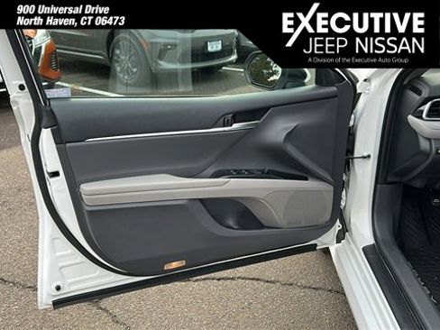 Used 2018 Toyota Camry L image 8